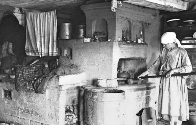 Как  же спал народ в русских селеньях?