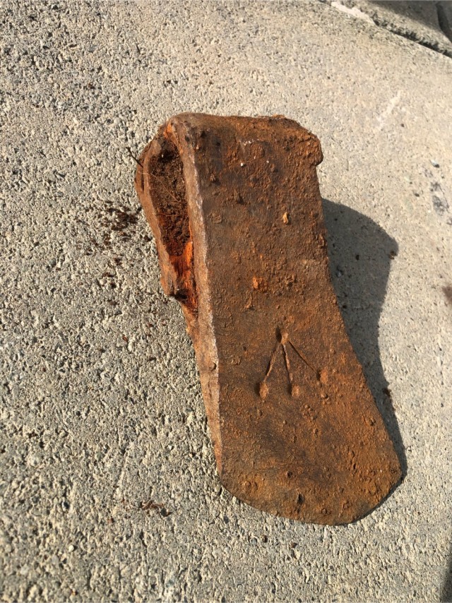 Странный топор