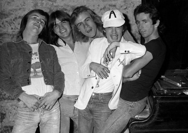 Музыка и музыканты:  AC/DC - T.N.T.