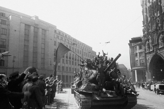 Как мир праздновал капитуляцию Германии