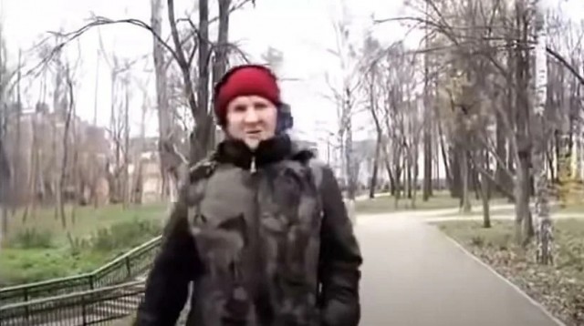 Интересно голову от какашек часто моет?!