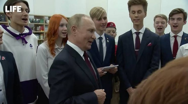 Взять 2,4 млн рублей под 21,9% предлагает Сбербанк, чтобы собрать ребёнка в школу