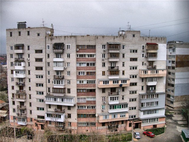 Раскраска серых домов и зданий