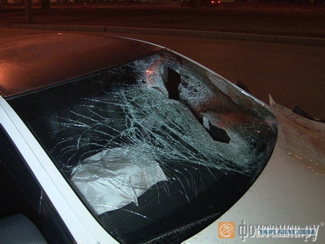 Пьяный полицейский насмерть сбил семью