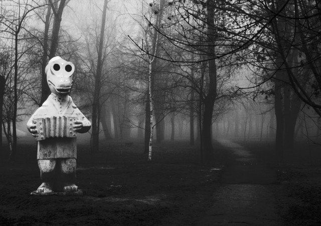 18 странных скульптур на детских площадках, которые невозможно забыть