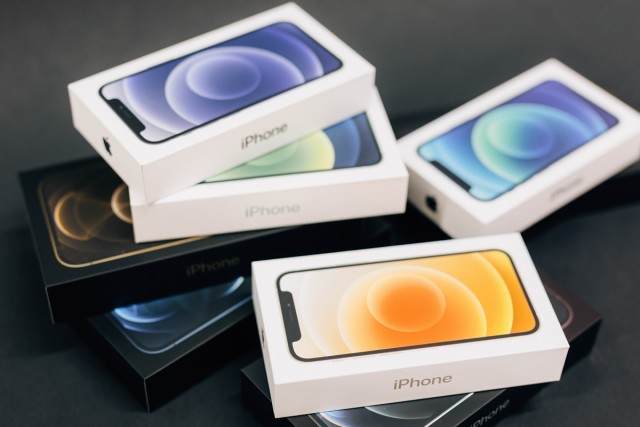 Айтишник из Москвы заснул в такси и заказал себе 13 айфонов на 15 тысяч евро