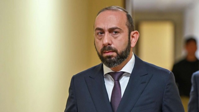 Армения сделает выбор между ЕАЭС и Евросоюзом, «когда придёт время», заявил глава МИД республики
