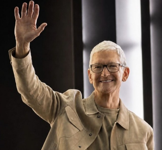 Тим Кук покинул пост главы Apple
