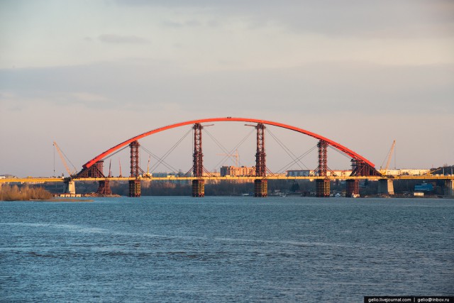 Строительство Бугринского моста в Новосибирске.