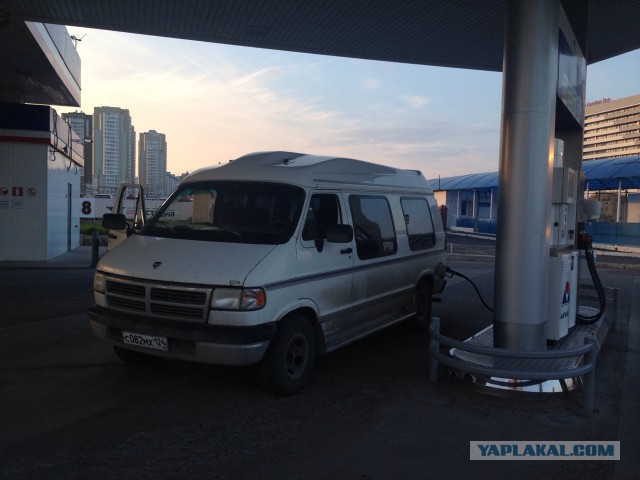 продам монстра Dodge Ram Van, 1996 год