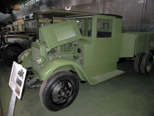 Выставка военных автомобилей. ПО "Ленрезерв", СПб.