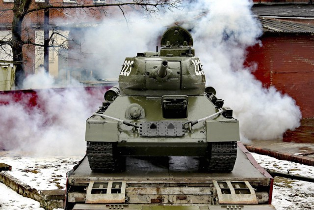 Хоть и памятник, но он живой. Т-34