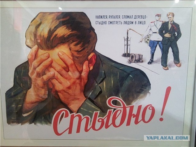 Слоник развлекается