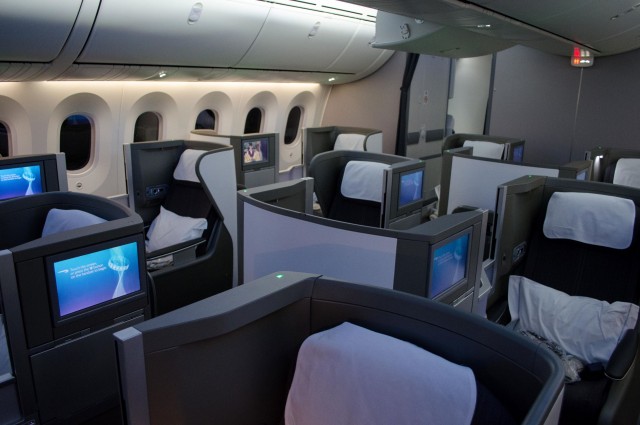 На рейсе British Airways случилось страшное — разморозились холодильники с едой и люди остались без питания на 12-часовом рейсе