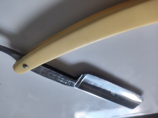 Китайцы, ну что вы там такое курите? За 240 рублей на год хватает!