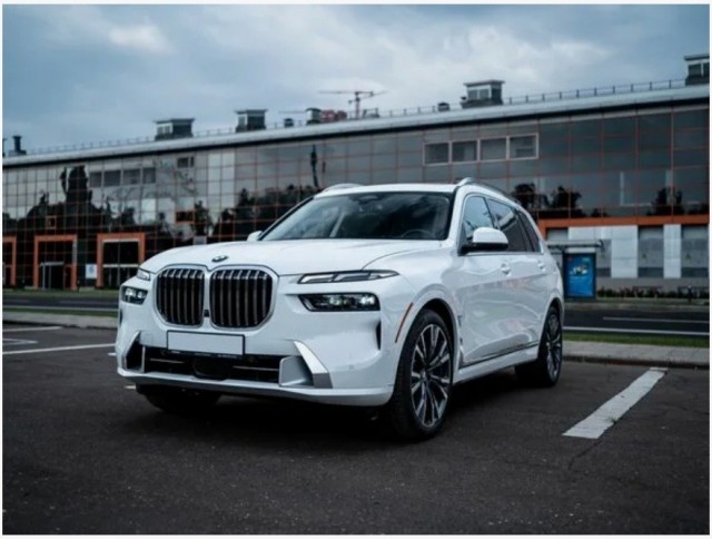 Компания Audi представила кроссовер Q7 нового, третьего по счёту поколения
