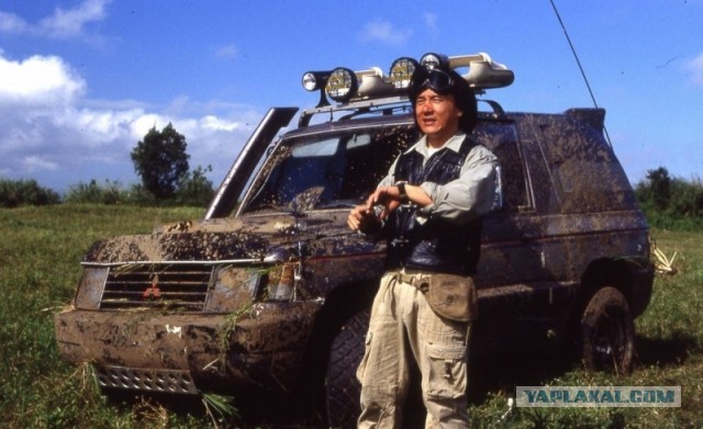 Новый Pajero выходит на рынок Японии по цене от 6 193 000 иен (около 3,2 млн рублей).