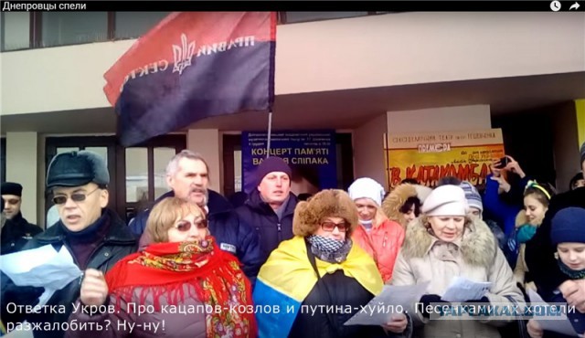 Донецк ответил на вокзальные флешмобы. От героев былых времён