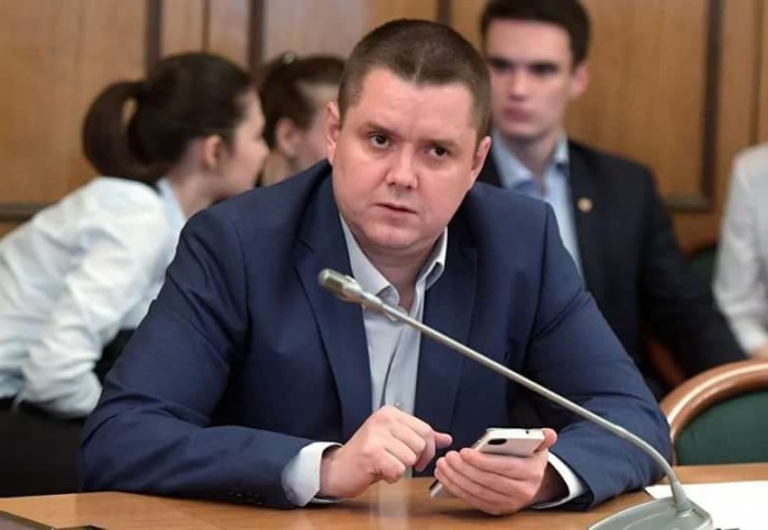 Дорогие борцы с режимом, старайтесь больше времени уделять учебе и работе.