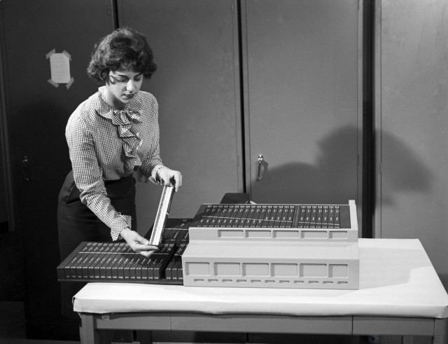 История о временах, когда женщины вручную ткали компьютерную память