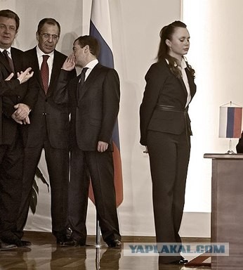 Фотожаба: О чем шептался Дмитрий...