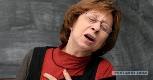 Шаман и барабанщицы: возле Пресненского суда сегодня был балаган... и даже, наверное, цирк