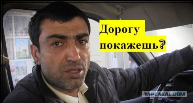 Азербайджан: 9-ти летняя школьница едет в школу на занятия
