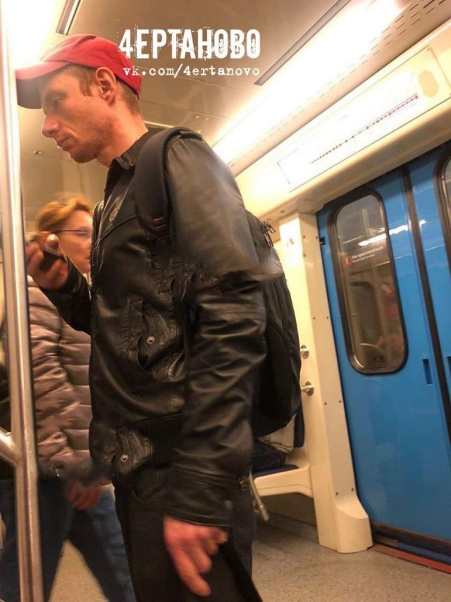 В Москве задержали парня, который ходил со скрытой камерой в сумке и снимал под юбками у девушек