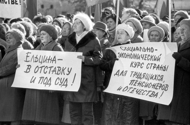 Депутат Милонов вышел к протестующим в Петербурге и моментально стал объектом для насмешек