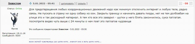 Протестующие в Алматы прямо на улице отобрали оружие у силовика