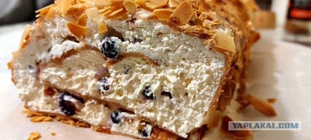 Рулет меренговый