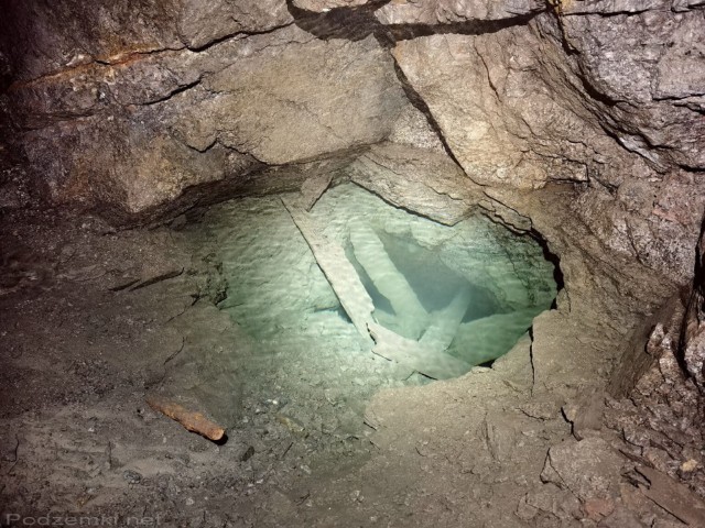 Заброшенный молибденитовый рудник Тахтарвумчорр