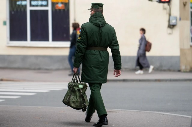 Заместитель главного военкома Петербурга сообщил о 80 тысячах повесток, выданных жителям города