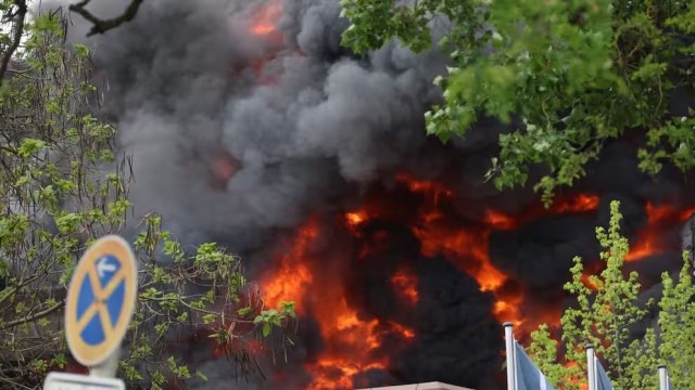 Пожар в Берлине с токсичным дымом произошел на металлургическом заводе оборонно-промышленной компании Diehl