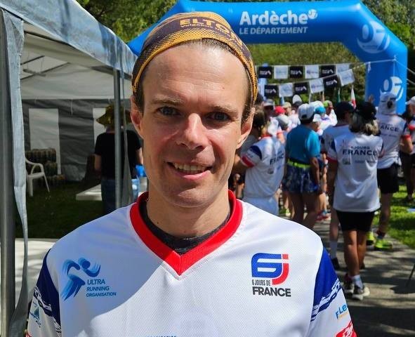 Россиянин Иван Заборский выиграл 6-дневный ультрамарафон во Франции — он пробежал 1 тыс. км.