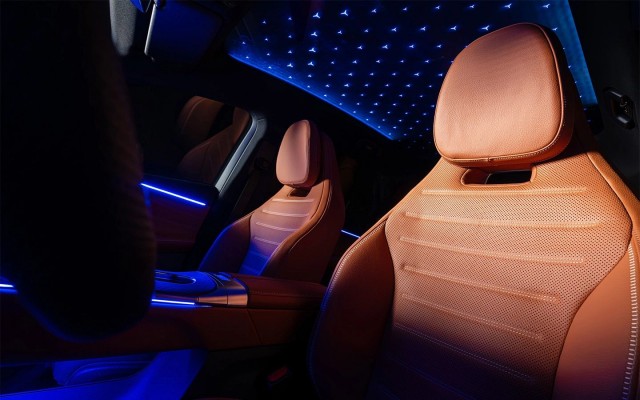Mercedes-Benz показал электрический кроссовер GLC с технологией EQ