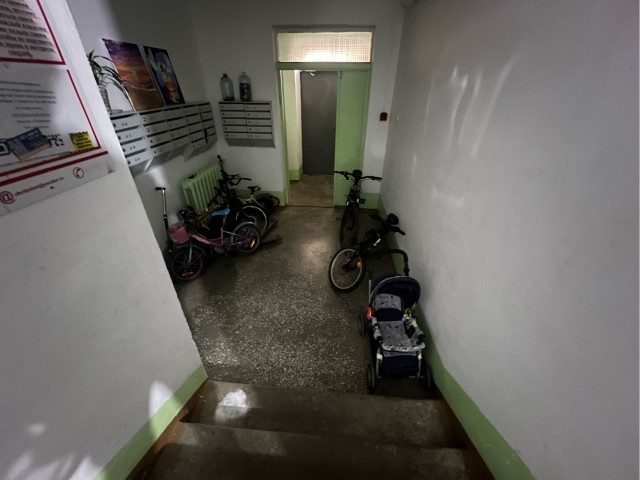 В Госдуме предупредили о штрафах за оставленные в подъезде коляски и велосипеды