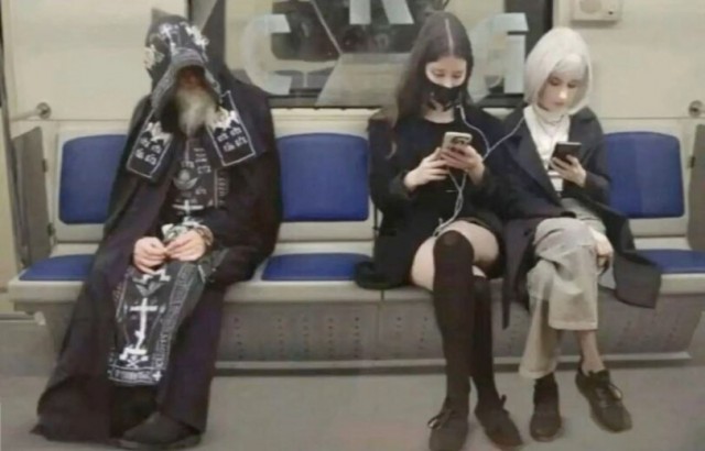 Кто куда (Монах и 2 тян)