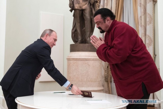 Путин предложил помощь в переезде для интересных России иностранцев
