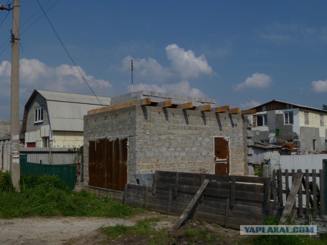 Постройка дома-гаража.