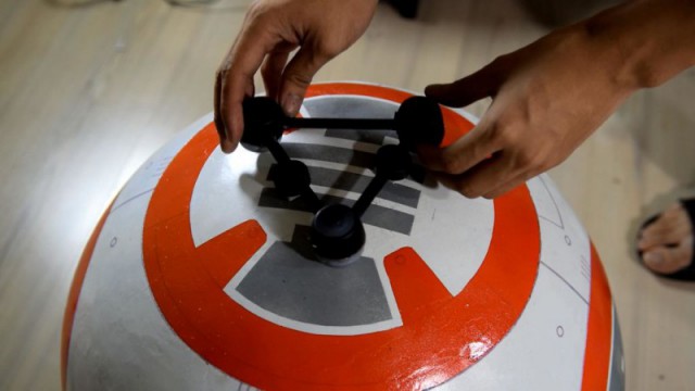 Филиппинский подросток собрал копию робота BB-8 из «Звездных войн»