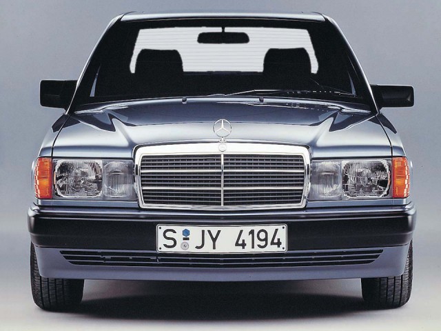 Капсула времени: Mercedes-Benz 190 W201 1993 года с пробегом 4592 км