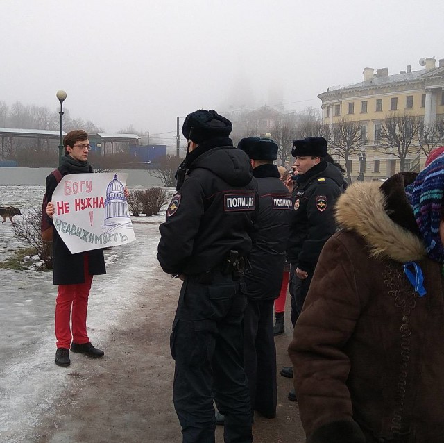 Как проходил митинг против передачи Исаакиевского собора РПЦ