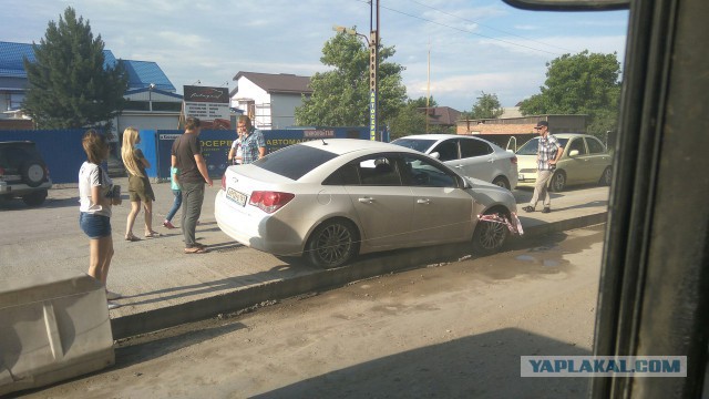 Решил всех объехать в заторе и завяз в бетоне...