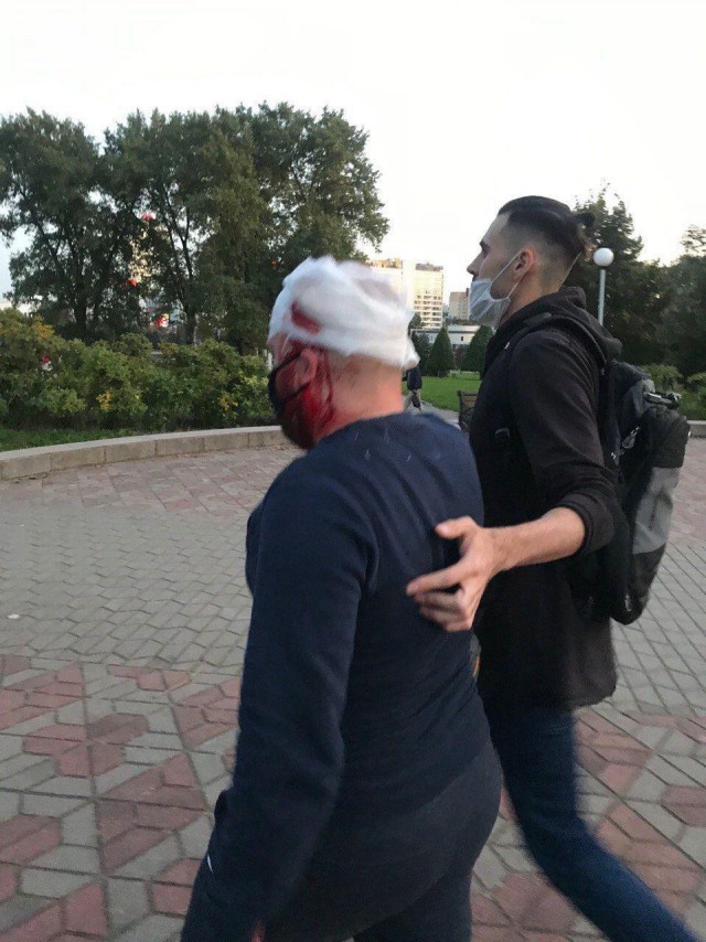 Силовики в Минске применили водометы для разгона протестующих