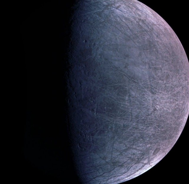 NASA: Космическая миссия Юнона передала на Землю самые чёткие снимки спутника Юпитера Европы