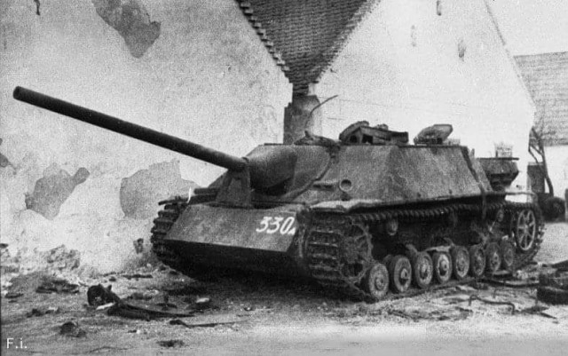 StuG III под кличкой "Гадюка", самая массовая в производстве с которой пришлось встретиться нашим дедам.