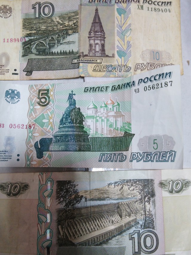 Больше половины россиян предпочитают платить безналичным способом