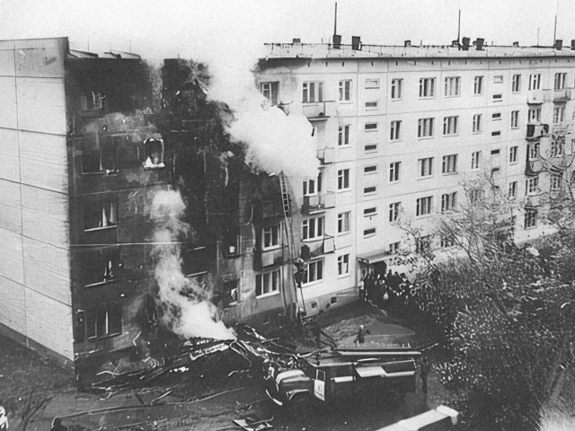Появилось новое видео с терактов 11 сентября 2001 года, на котором подробно запечатлены обрушения двух башен Всемирного торгового центра