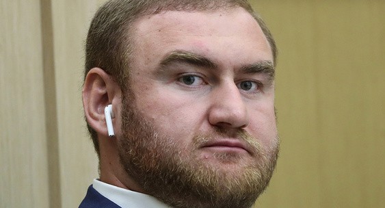 Верховный суд России пересмотрит пожизненный приговор экс-сенатору Арашукову